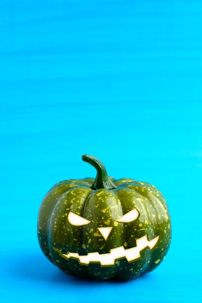 Halloween pompoen met eng gezicht — Stockfoto