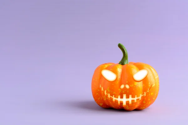 Halloween pompoen met eng gezicht — Stockfoto