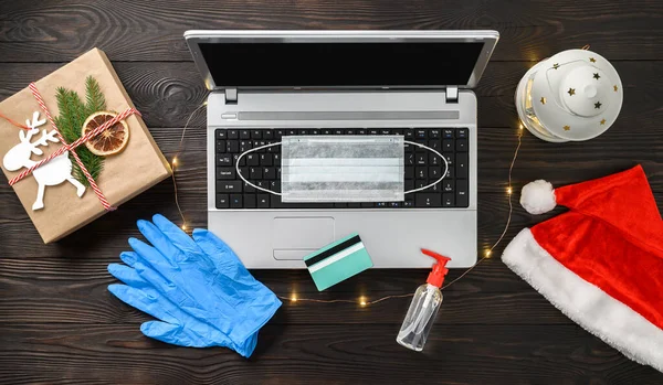 Comercio electrónico, compras en línea y concepto de pagos electrónicos. Navidad tema de compras en línea durante Coronavirus. —  Fotos de Stock