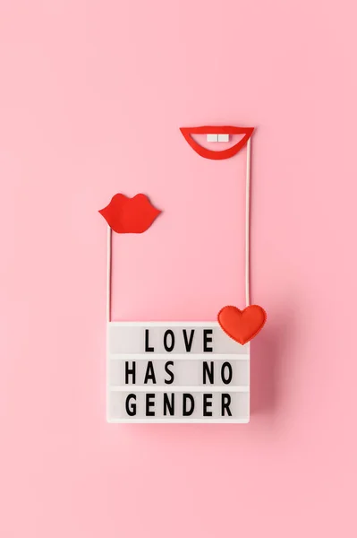 Lightbox Tekstem Miłość Nie Gender Czerwone Papierowe Podpory Warg Pastelowym — Zdjęcie stockowe