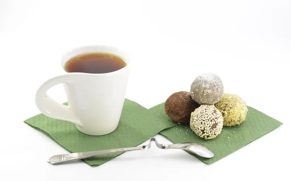 Cake and tea on a green napkin — Stock Photo, Image