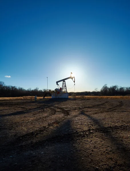 Tarladaki petrol platformu — Stok fotoğraf