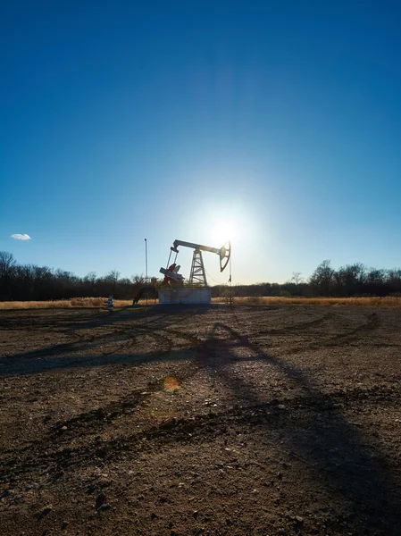 Oil rig in the field — Stock Photo, Image