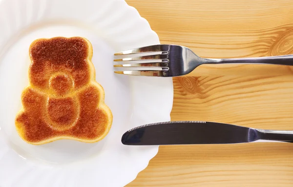 Cinnamon cake in the shape of a bear cub — Stock Photo, Image