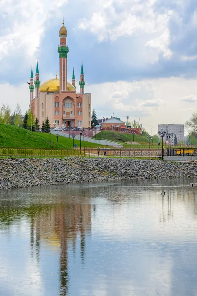 Мечеть в городе Альметьевск Татарстан Россия — стоковое фото