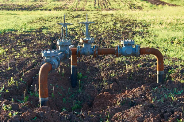 Ölpipeline mit dem Armaturenventil — Stockfoto