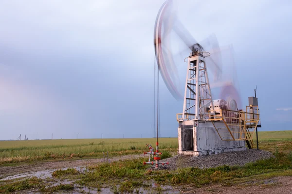 Oil rocking the machine in motion — Stok fotoğraf