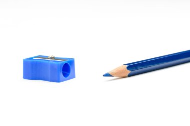 Mavi Kalem ve bir kalemtıraş