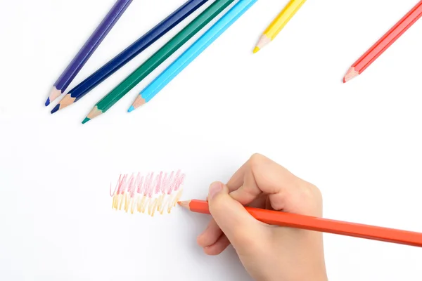 Girl paints a rainbow of colored pencils — Stock Photo, Image