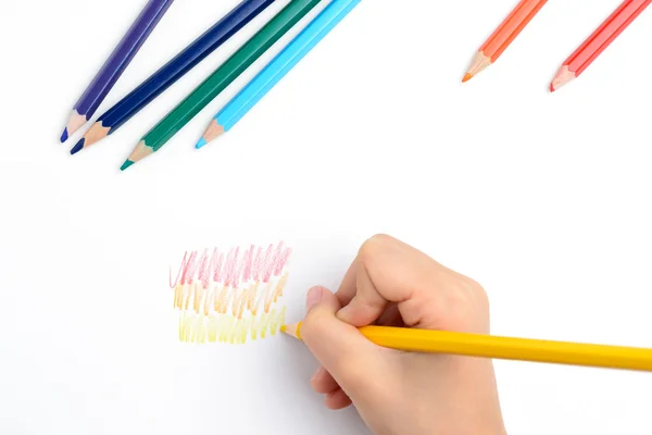 Girl paints a rainbow of colored pencils — Stock Photo, Image