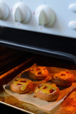 Domates ve peynir ile buns