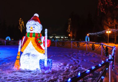 Noel Noel Baba ve kardan adam figürü