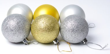 Noel topları ve tinsel