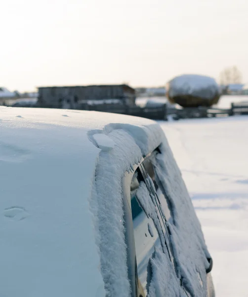 Inverno in auto nel villaggio — Foto Stock