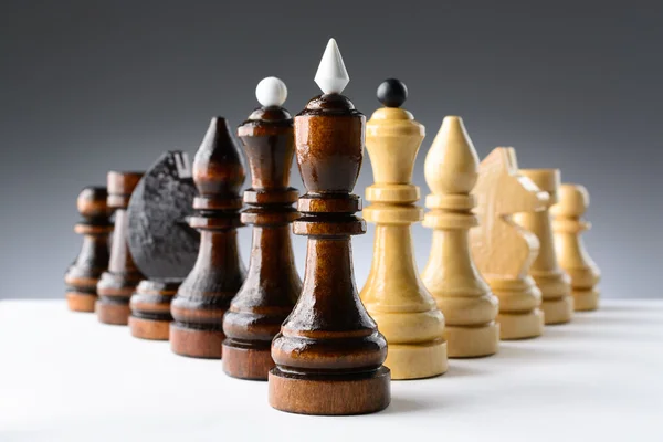 Black and white chess pieces on a table — Stock Photo, Image