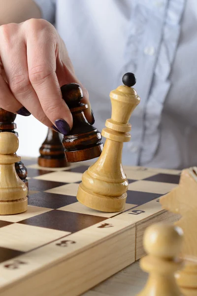 Деловая женщина в шахматы — стоковое фото