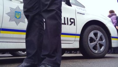 Kremenchuk, Ukrayna - 28 Şubat 2016: Yeni Ulusal Polis Ukrayna - polis arabası Toyota Prius