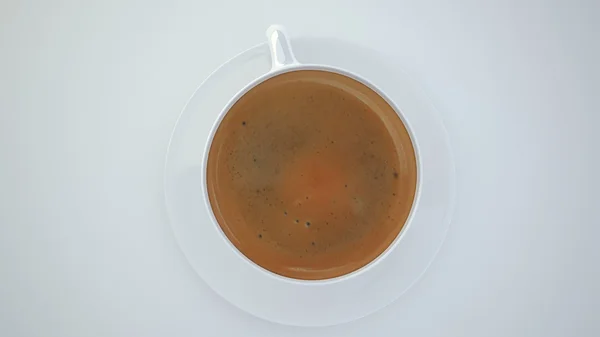 Закрыть чашку кофе на белом фоне — стоковое фото