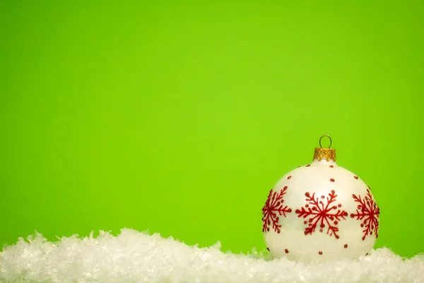 Juguetes Año Nuevo Navidad Aislados Sobre Fondo Verde Nieve — Foto de Stock