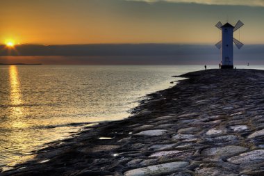 Deniz feneri yel Stawa Mlyny, Świnoujście, Polonya.