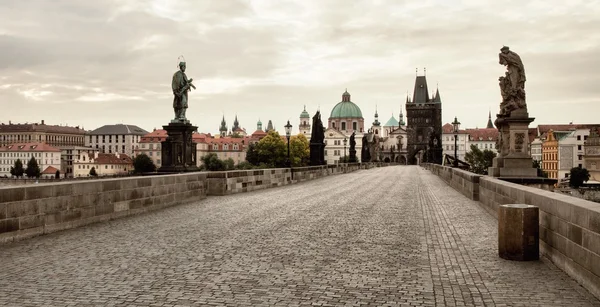 Karlsbrücke in Prag, Tschechien — Stockfoto