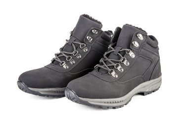 Erkeklerin deri yürüyüş botları beyaza izole edilmiş.