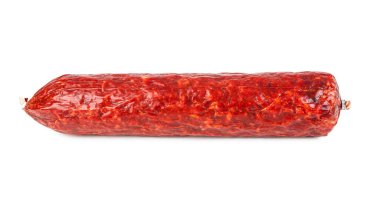 İspanyol geleneksel sucuğu beyaza izole edilmiş. Portföydeki başka bir açıdan görüntüle.