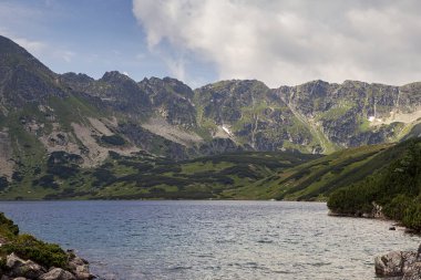 Tatra Ulusal Parkı 'ndaki dağ manzarası