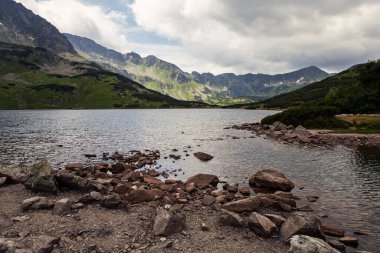 Tatra Ulusal Parkı 'ndaki dağ manzarası
