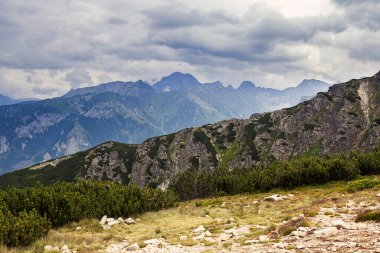Polonya ile Slovakya sınırındaki Tatra Dağları 'ndaki dağ manzarası