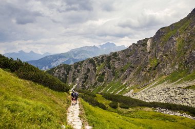 Polonya ile Slovakya sınırındaki Tatra Dağları 'ndaki dağ manzarası
