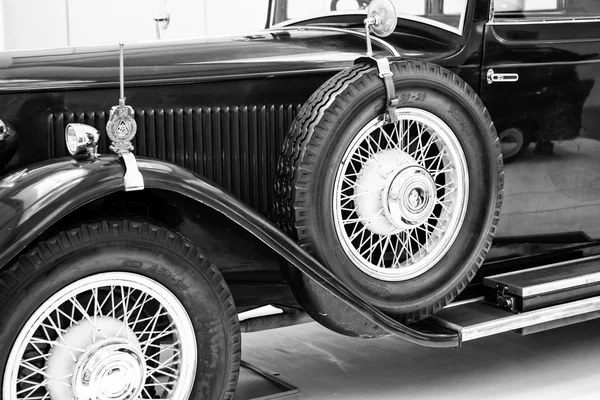 Staré a starožitné auto — Stock fotografie
