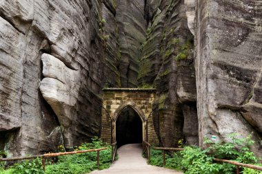 Adrszpach Milli Parkı-Teplice rocks. Rock kasabası. Çek Cumhuriyeti