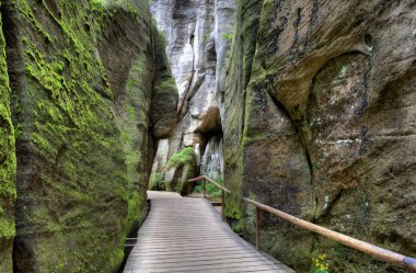 Adrszpach Milli Parkı-Teplice rocks. Rock kasabası. Çek Cumhuriyeti