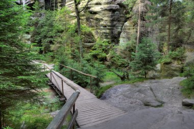 Adrszpach Milli Parkı-Teplice rocks. Rock kasabası. Çek Cumhuriyeti