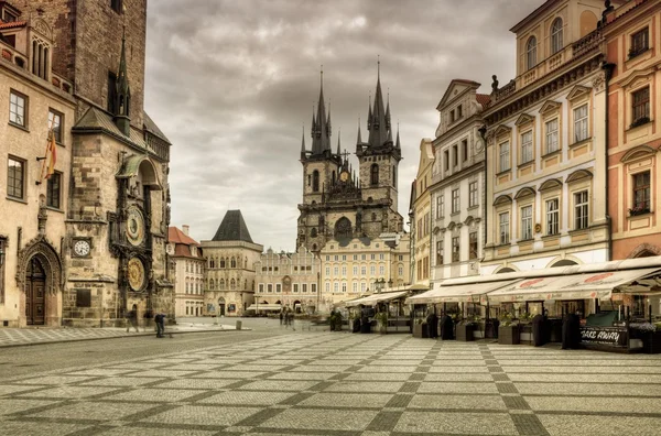 Piazza del Mercato Vecchio e Chiesa di Nostra Signora prima di Tyn a Praga — Foto Stock