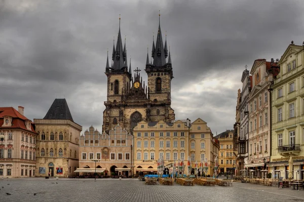 The Old Market Square and Church of Our Lady before Tyn in Prague — Stock Photo, Image