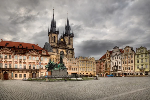 Piazza del Mercato Vecchio e Chiesa di Nostra Signora prima di Tyn a Praga — Foto Stock