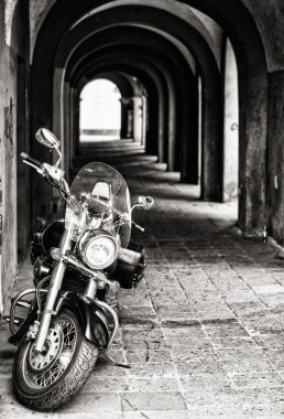 Klasik helikopter, siyah motosiklet