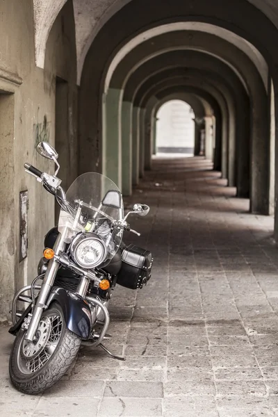 Класичний подрібнювач, чорний мотоцикл — стокове фото