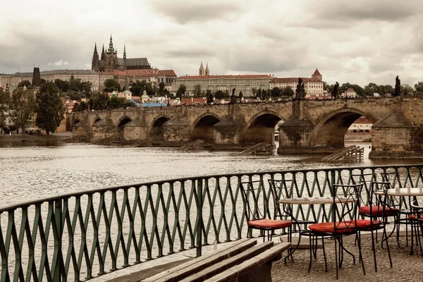 Historische Karlsbrücke in Prag — Stockfoto