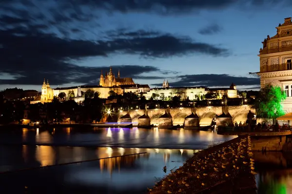 Historic Charles Bridge in Prague — Stock Photo, Image