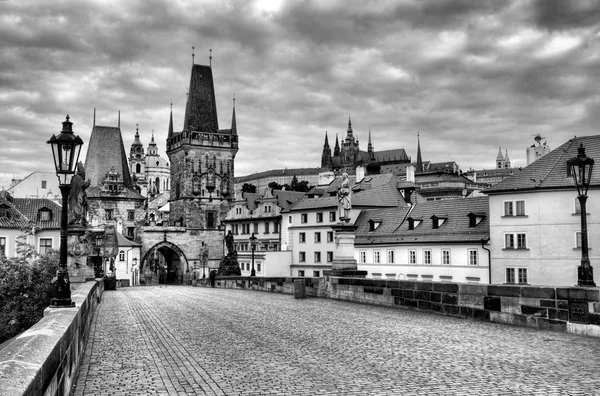 Historische Karlsbrücke in Prag — Stockfoto