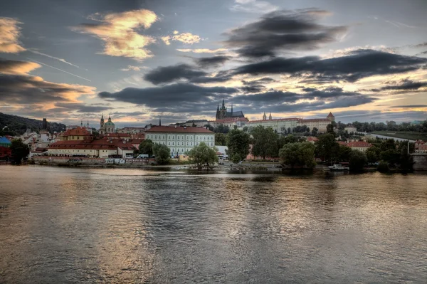 Karlsbrücke in Prag, Tschechien — Stockfoto