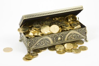 beyaz zemin üzerine altın tabut