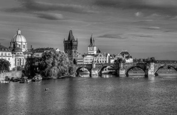 Zomer panorama van Prague, Tsjechië — Stockfoto