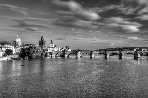 Летняя панорама Праги, Чехия — стоковое фото