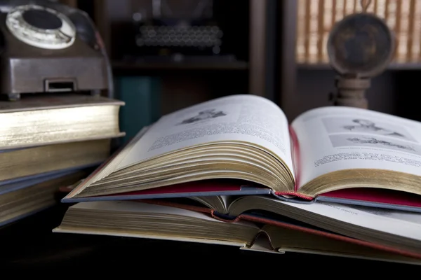 Libros antiguos y antiguos — Foto de Stock