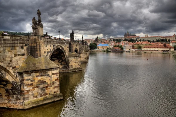 Historiska Karlsbron i Prag, Tjeckien — Stockfoto