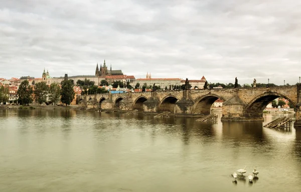 Historiska Karlsbron i Prag, Tjeckien — Stockfoto